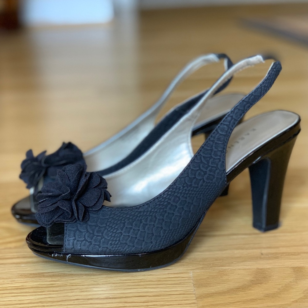 KAREN SCOTT textured black 2.5 inch heel.